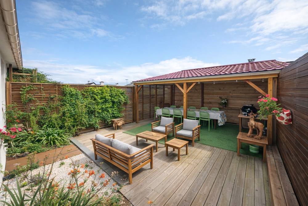 MAISON RECENTE DE 2022 90M² - PLAIN PIED - GARAGE - GRANDE PIECE DE VIE - POMPE A CHALEUR - TROIS CHAMBRES