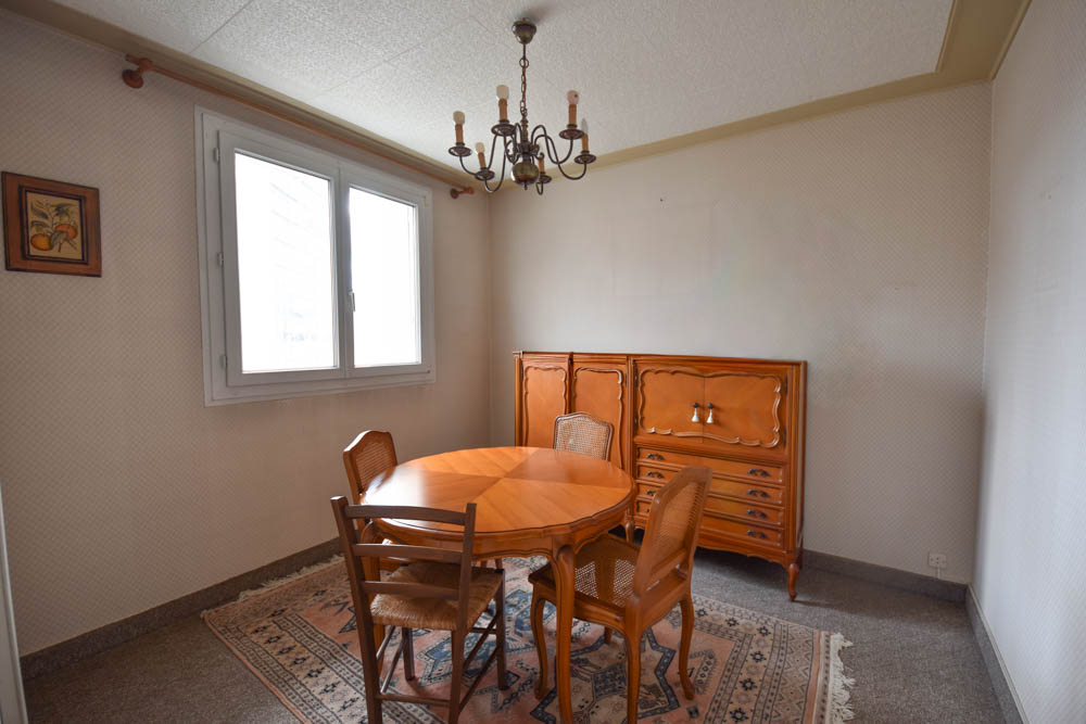 APPARTEMENT DE 83 M2- 2 CHAMBRES (POSSIBLE 3 )- DALLE BETON - ASCENSEUR - CAVE - BEAU POTENTIEL - DPE D - RAVALEMENT IMMEUBLE DE 2025 photo 2
