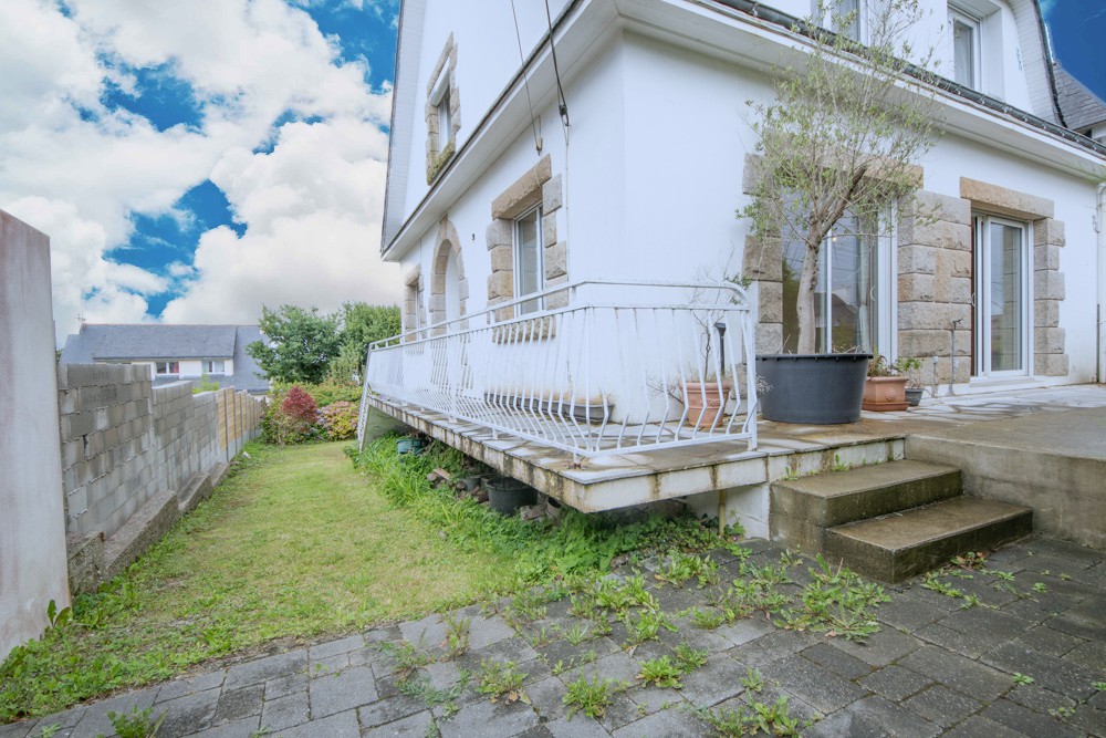 MAISON - T6 - 4 CHAMBRES - DPE D - SOUS SOL COMPLET - IDEALEMENT SITUE - JARDIN ARBORE - TERRASSE. photo 4