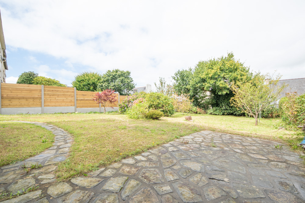MAISON - T6 - 4 CHAMBRES - DPE D - SOUS SOL COMPLET - IDEALEMENT SITUE - JARDIN ARBORE - TERRASSE. photo 5