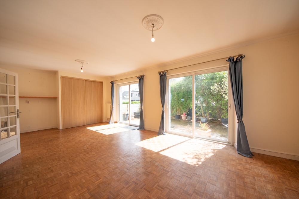 MAISON - T6 - 4 CHAMBRES - DPE D - SOUS SOL COMPLET - IDEALEMENT SITUE - JARDIN ARBORE - TERRASSE.