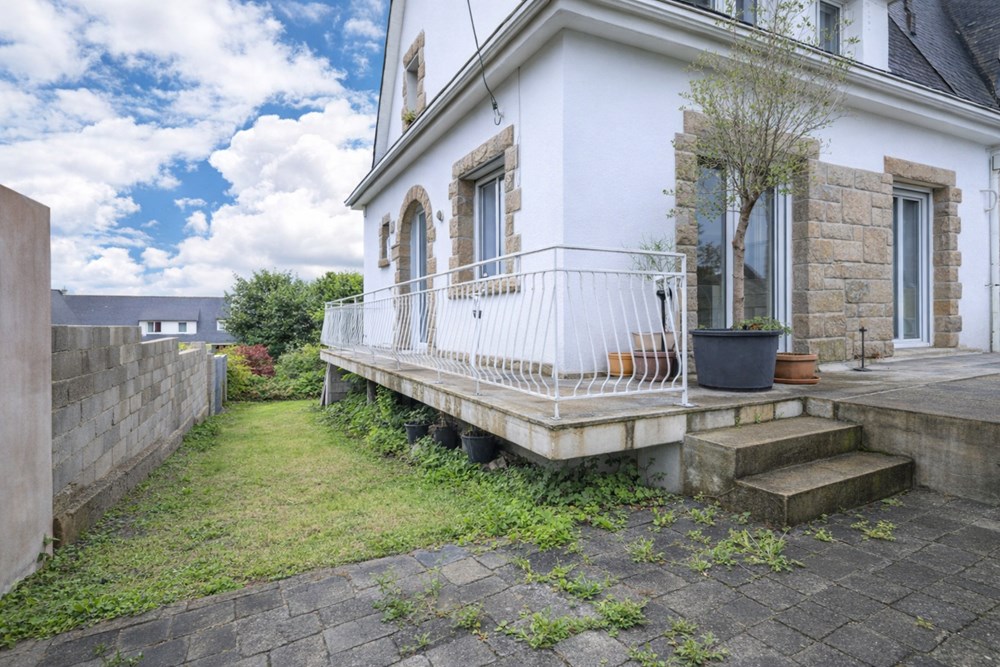 MAISON - T6 - 4 CHAMBRES - DPE D - SOUS SOL COMPLET - IDEALEMENT SITUE - JARDIN ARBORE - TERRASSE.