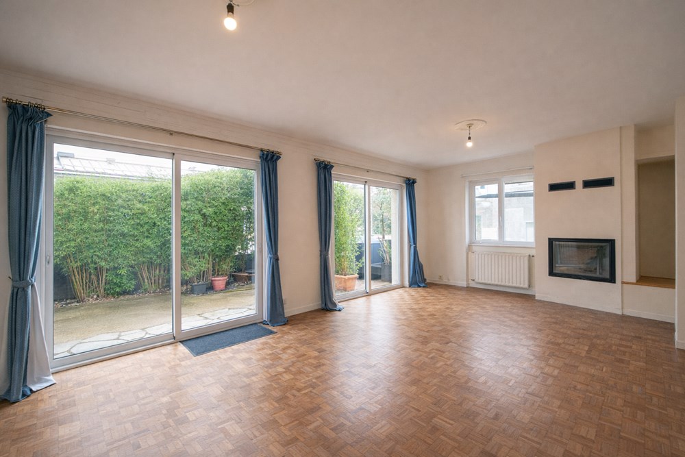 MAISON - T6 - 4 CHAMBRES - DPE D - SOUS SOL COMPLET - IDEALEMENT SITUE - JARDIN ARBORE - TERRASSE. photo 2