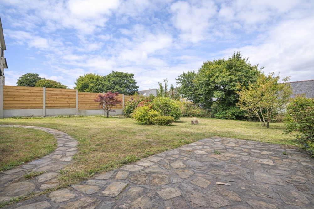 MAISON - T6 - 4 CHAMBRES - DPE D - SOUS SOL COMPLET - IDEALEMENT SITUE - JARDIN ARBORE - TERRASSE. photo 5