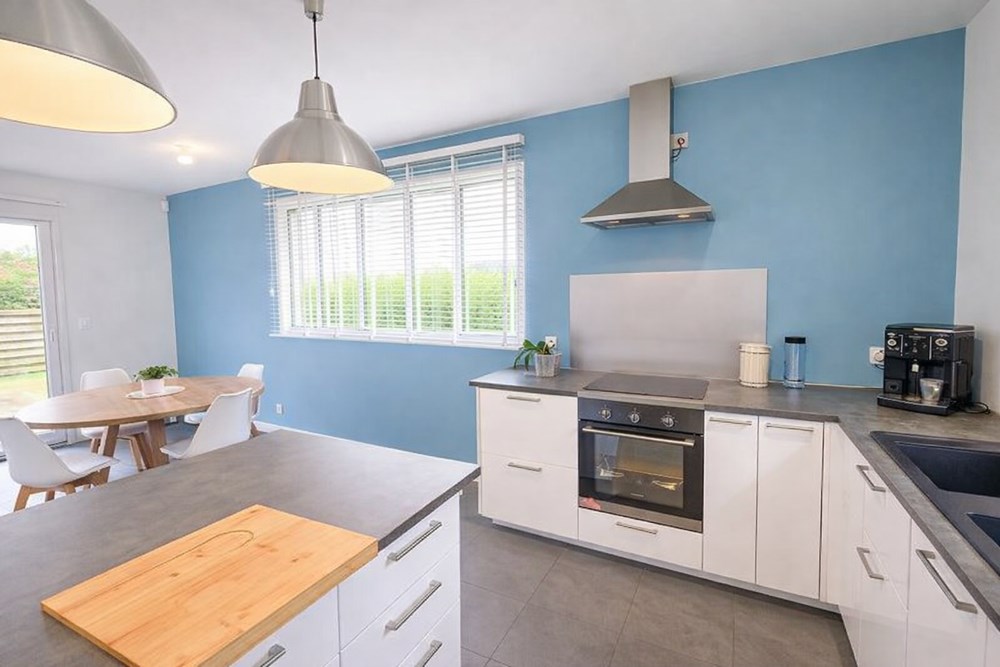 MAISON CONTEMPORAINE DE 2017 DE PLAIN PIED - PIECE DE VIE 40M² - 3 CH - DPE DOUBLE A - AUCUN TRAVAUX - ACCES PMR - RARE photo 3