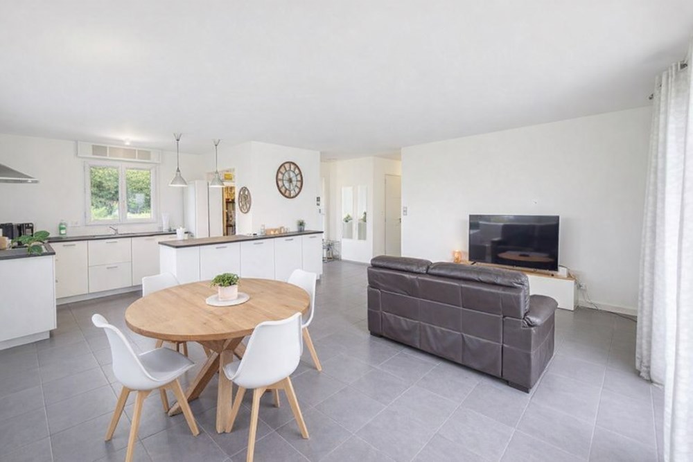 MAISON CONTEMPORAINE DE 2017 DE PLAIN PIED - PIECE DE VIE 40M² - 3 CH - DPE DOUBLE A - AUCUN TRAVAUX - ACCES PMR - RARE