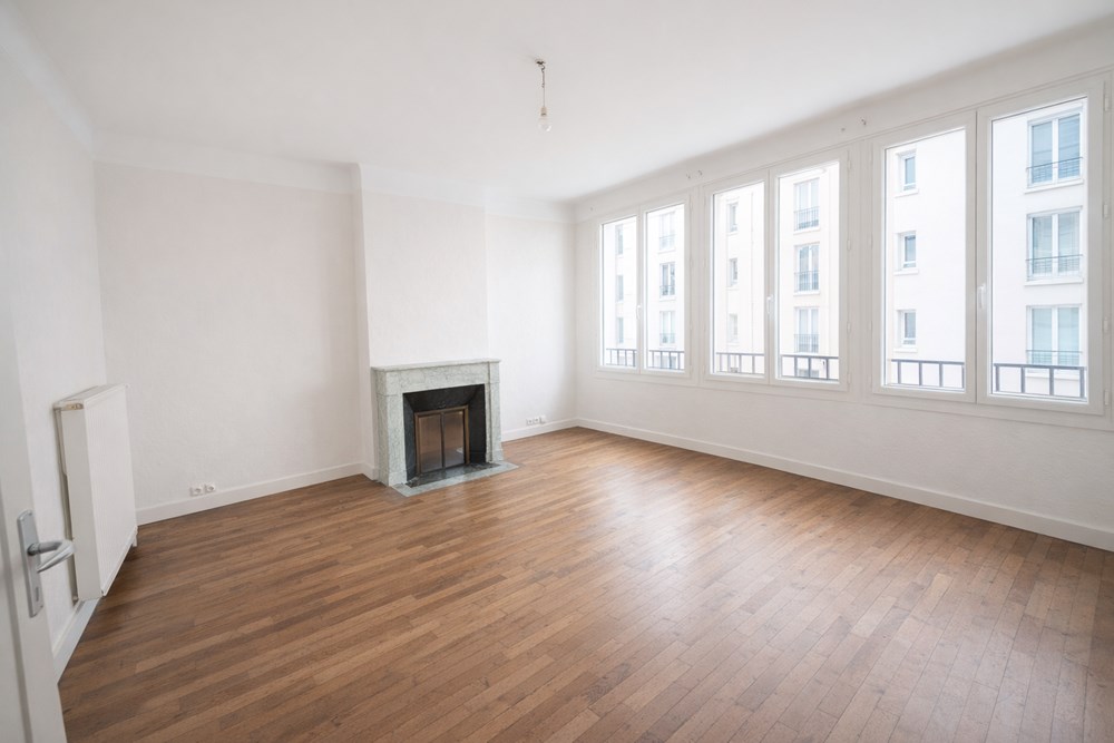 APPARTEMENT - 1 CHAMBRE - DPE D - DALLE BETON - CAVE - FAIBLES CHARGES - IDEALEMENT SITUE