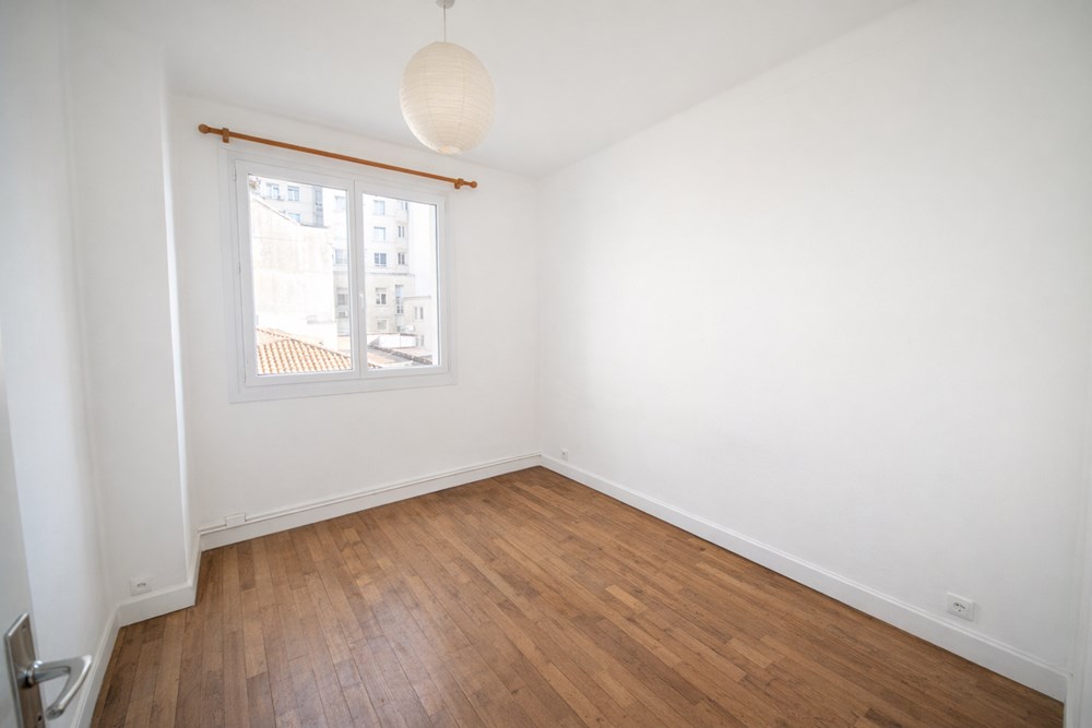 APPARTEMENT - 1 CHAMBRE - DPE D - DALLE BETON - CAVE - FAIBLES CHARGES - IDEALEMENT SITUE photo 5