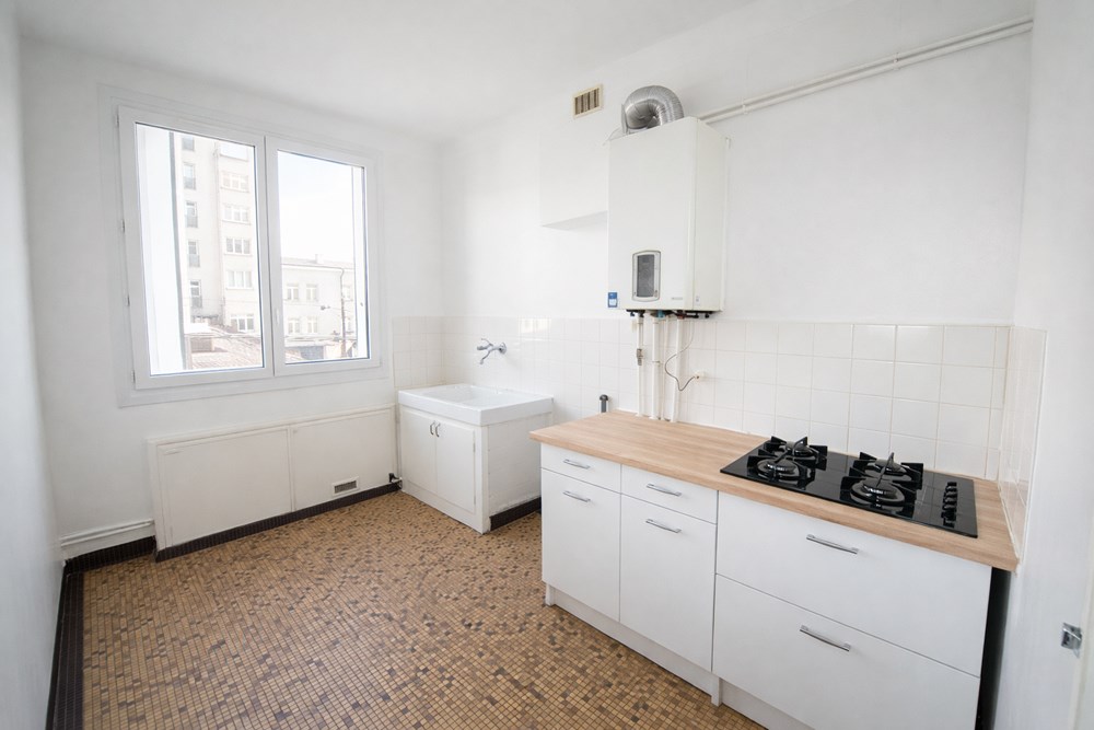 APPARTEMENT - 1 CHAMBRE - DPE D - DALLE BETON - CAVE - FAIBLES CHARGES - IDEALEMENT SITUE photo 4