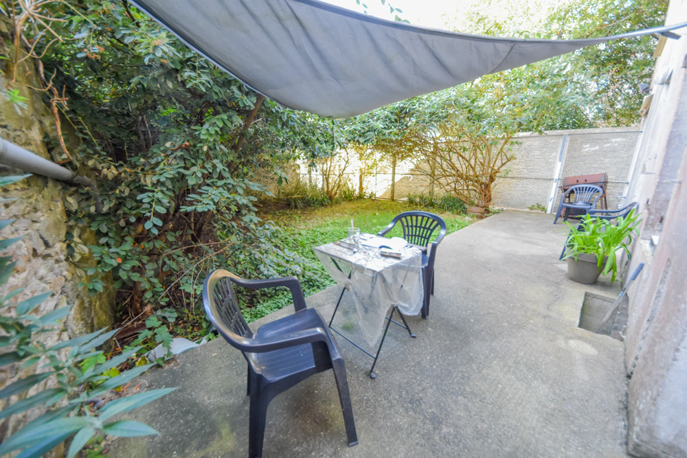IMMEUBLE EN MONOPRORIETE 150M² DE 1946 - 3 LOTS AVEC LOCATAIRES EN PLACE - DALLE BETON - JARDIN photo 2