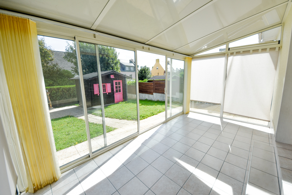 MAISON T5 DE 1986 - 3 CHAMBRES - GARAGE - VERANDA - BEAU POTENTIEL - SUR TERRAIN CLOS DE 430M² photo 2