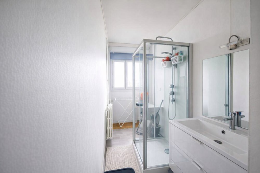 APPARTEMENT DE 71 M2 - 2 CHAMBRES - SANS TRAVAUX - ASCENSEUR - DALLE BETON - CHAUFFAGE URBAIN - DPE C photo 4