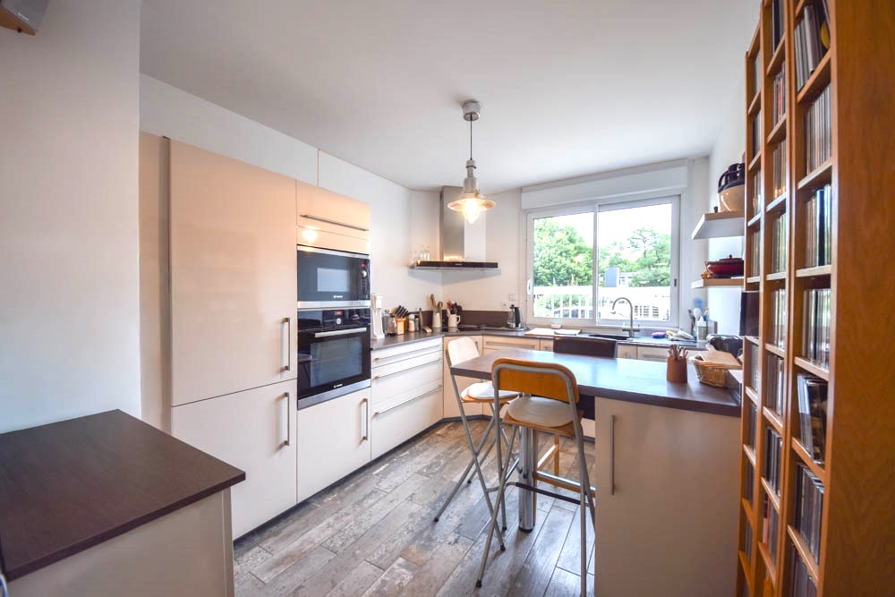 APPARTEMENT 79 M2 EN REZ DE JARDIN - 2 CHAMBRES( POSSIBLE 3) - SANS TRAVAUX - TERRASSE DE 25 M2 - CAVE - PARKING - DPE D - ACCES PMR photo 4