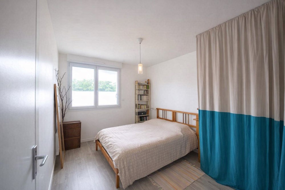 APPARTEMENT 79 M2 EN REZ DE JARDIN - 2 CHAMBRES( POSSIBLE 3) - SANS TRAVAUX - TERRASSE DE 25 M2 - CAVE - PARKING - DPE D - ACCES PMR photo 4