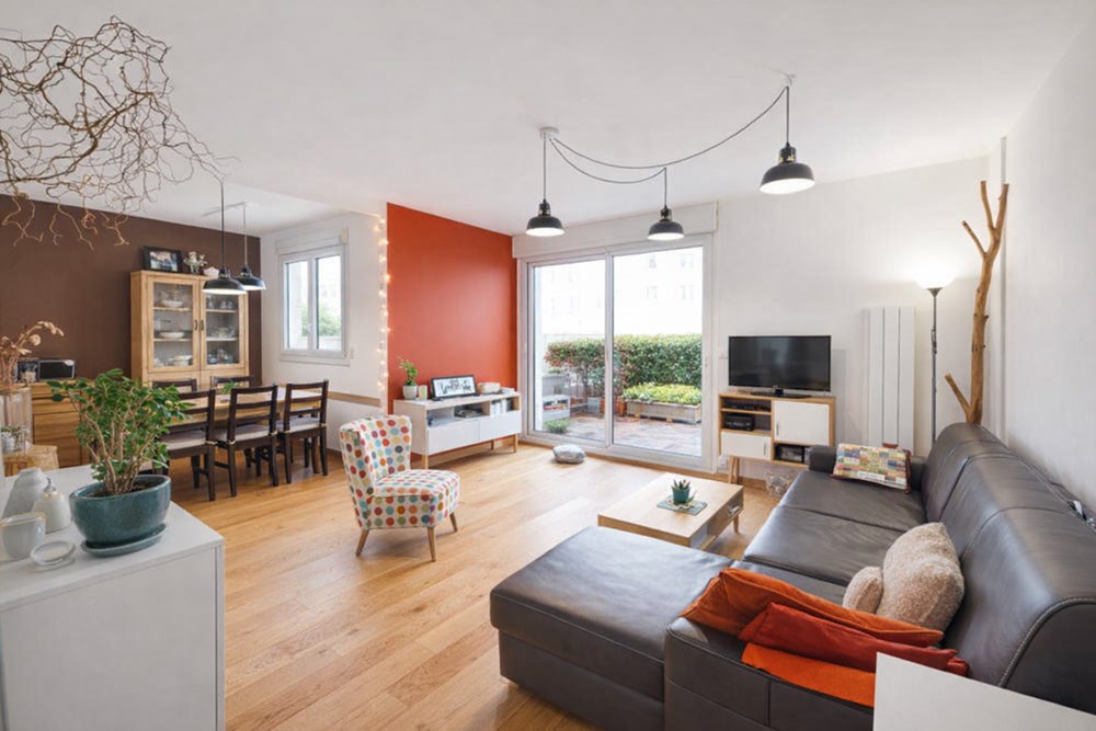 APPARTEMENT 79 M2 EN REZ DE JARDIN - 2 CHAMBRES( POSSIBLE 3) - SANS TRAVAUX - TERRASSE DE 25 M2 - CAVE - PARKING - DPE D - ACCES PMR photo 2