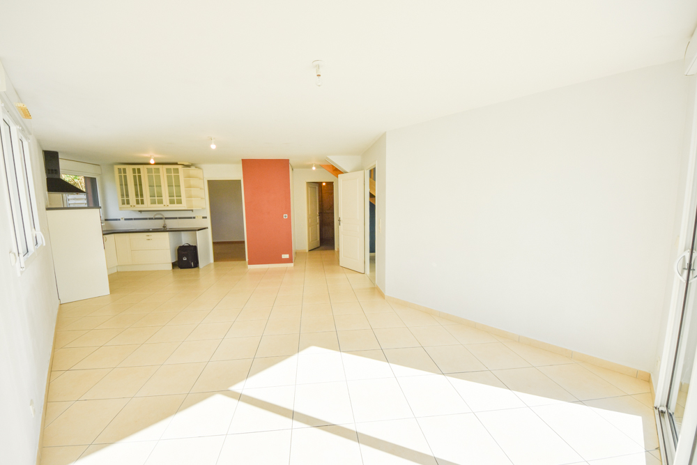 MAISON RECENTE DE 2010 101M² - 4 CHAMBRES - FAIBLE DPE - GARAGE SUR TERRAIN CLOS DE 350M² photo 4
