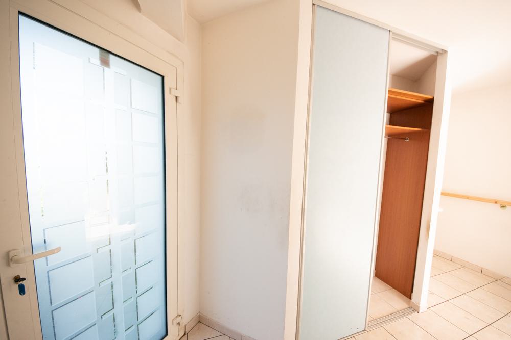 MAISON 121 M2 HABITABLE - 205M2 UTILE - 3 CHAMBRES - BUANDERIE ET GRENIER AMENAGEABLES - 1200M2 DE TERRAIN