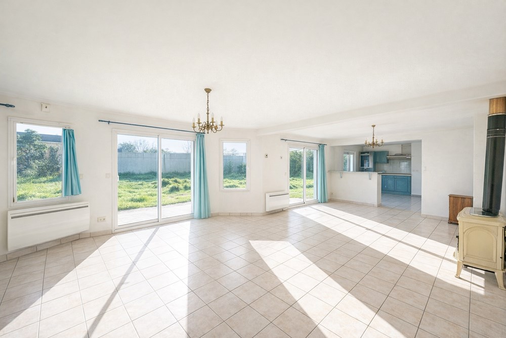 MAISON 121 M2 HABITABLE - 205M2 UTILE - 3 CHAMBRES - BUANDERIE ET GRENIER AMENAGEABLES - 1200M2 DE TERRAIN photo 5