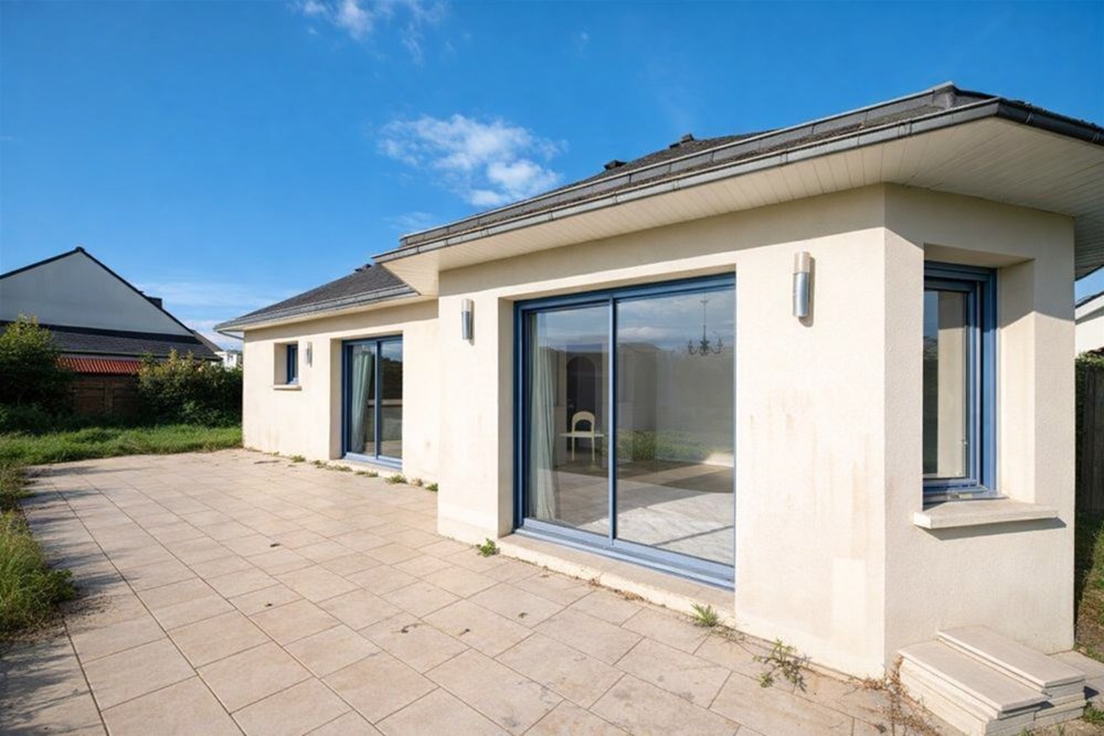 MAISON 121 M2 HABITABLE - 205M2 UTILE - 3 CHAMBRES - BUANDERIE ET GRENIER AMENAGEABLES - 1200M2 DE TERRAIN