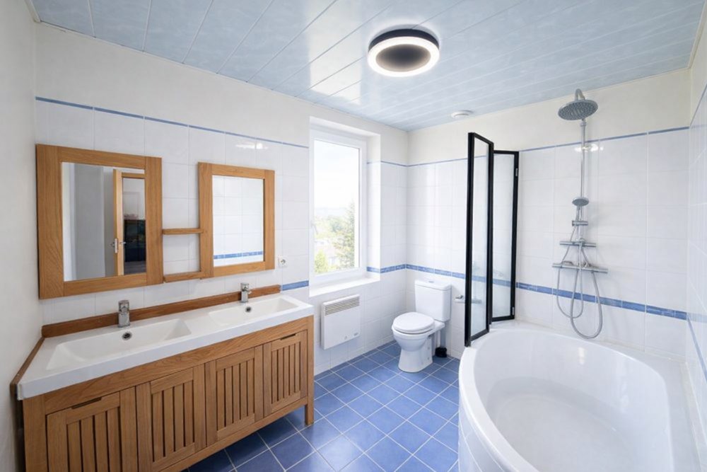 MAISON 110 M2 - 4 CHAMBRES - PIECE DE VIE DE 50M2 - EXPO SUD-OUEST - VUE MER - 10MIN A PIED DE LA PLAGE -BONNE ISOLATION photo 5
