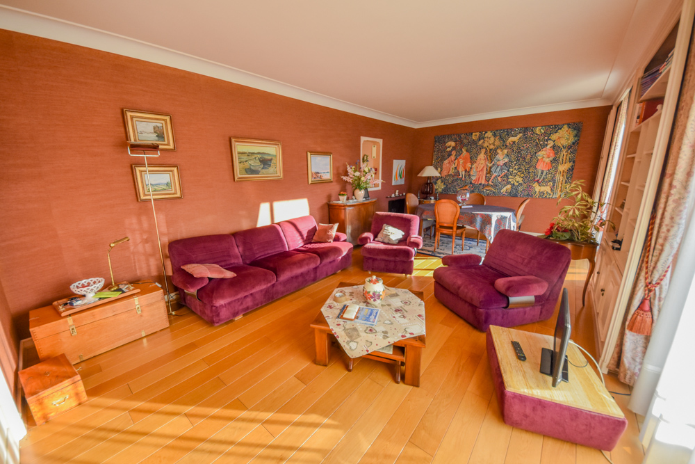 MAISON T7 148M² - GARAGE - 3 CHAMBRES POSSIBLE 5 - BEAUX VOLUMES - SUR TERRAIN CLOS DE 425M² photo 2