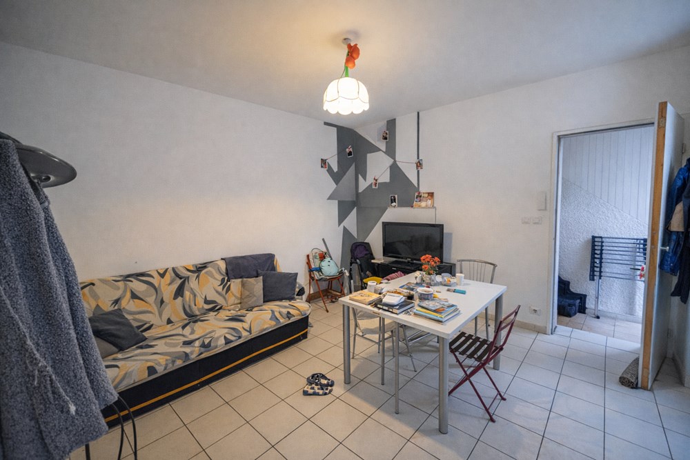 APPARTEMENT T2 34M² AU CALME - EMPOUTREMENT BETON - 1 CHAMBRE - LOCATAIRE EN PLACE - BEAU POTENTIEL