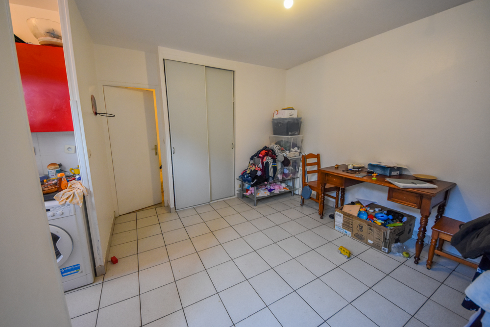APPARTEMENT T2 34M² AU CALME - EMPOUTREMENT BETON - 1 CHAMBRE - LOCATAIRE EN PLACE - BEAU POTENTIEL photo 3