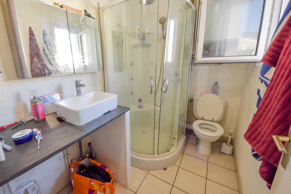 APPARTEMENT T2 39M² AU CALME - EMPOUTREMENT BETON - 1 CHAMBRE - LOCATAIRE EN PLACE - BEAU POTENTIEL photo 2