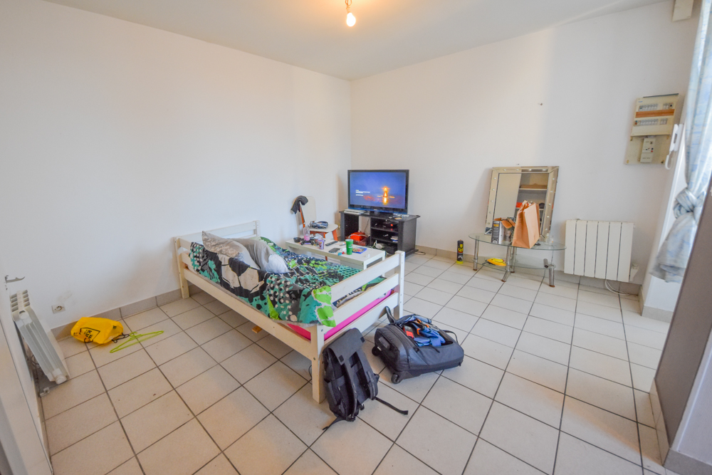 APPARTEMENT T2 39M² AU CALME - EMPOUTREMENT BETON - 1 CHAMBRE - LOCATAIRE EN PLACE - BEAU POTENTIEL photo 3