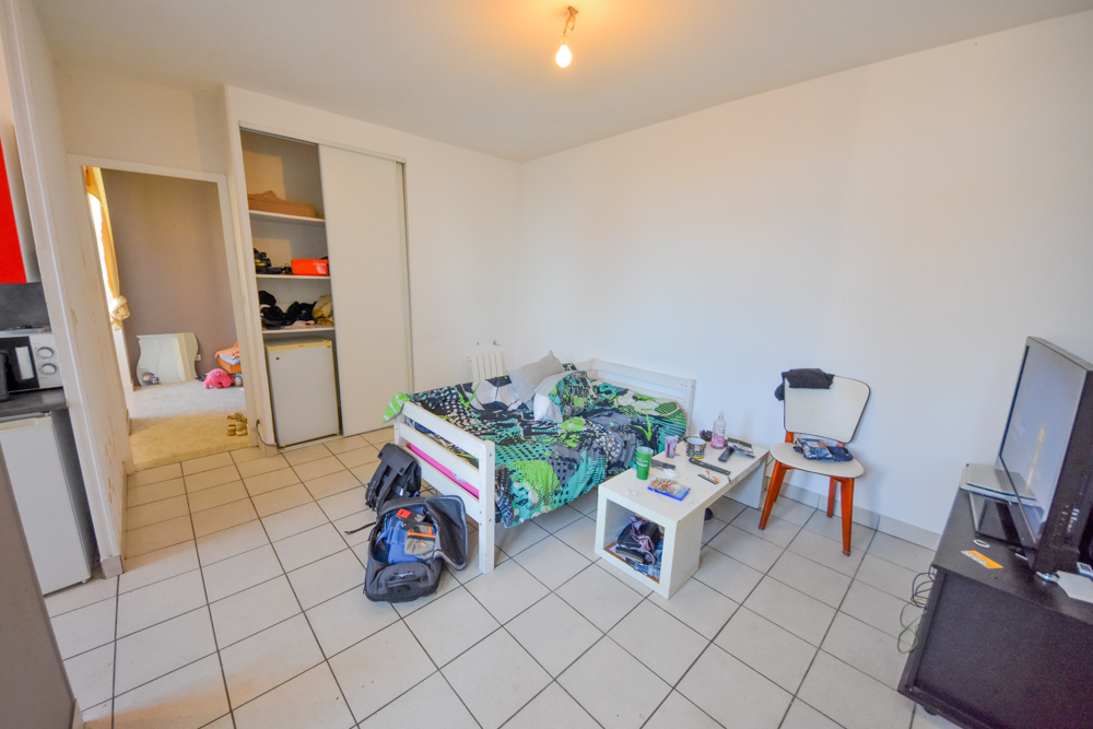 APPARTEMENT T2 39M² AU CALME - EMPOUTREMENT BETON - 1 CHAMBRE - LOCATAIRE EN PLACE - BEAU POTENTIEL photo 4