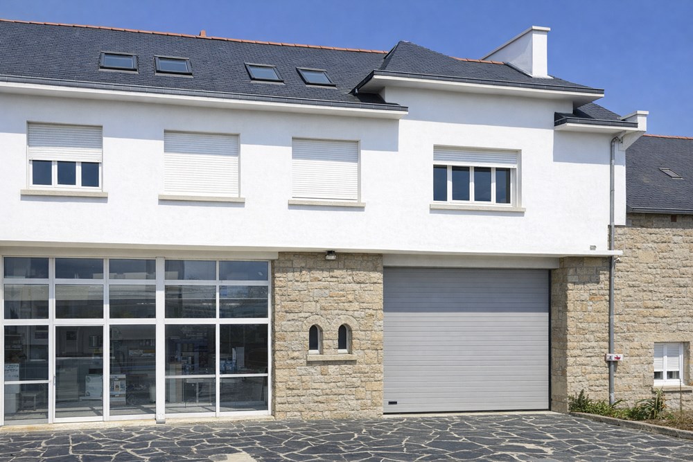 GARAGE BOX DANS ENTREPOT SECURISE - IDEAL VOITURE STOCKAGE ARCHIVAGE ENTREPOSAGE DEPOT - RARE