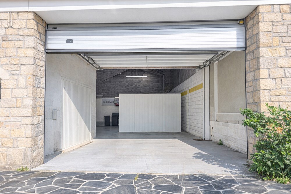 GARAGE BOX DANS ENTREPOT SECURISE - IDEAL VOITURE STOCKAGE ARCHIVAGE ENTREPOSAGE DEPOT - RARE photo 2