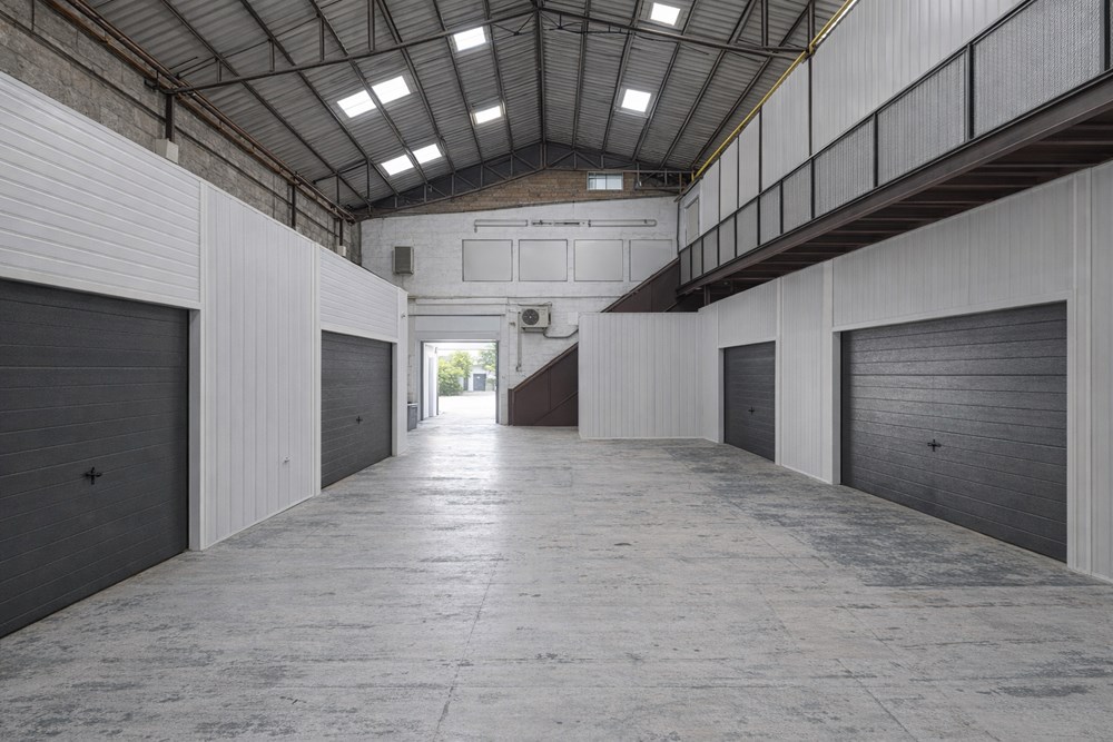 GARAGE BOX DANS ENTREPOT SECURISE - IDEAL VOITURE STOCKAGE ARCHIVAGE ENTREPOSAGE DEPOT - RARE photo 3