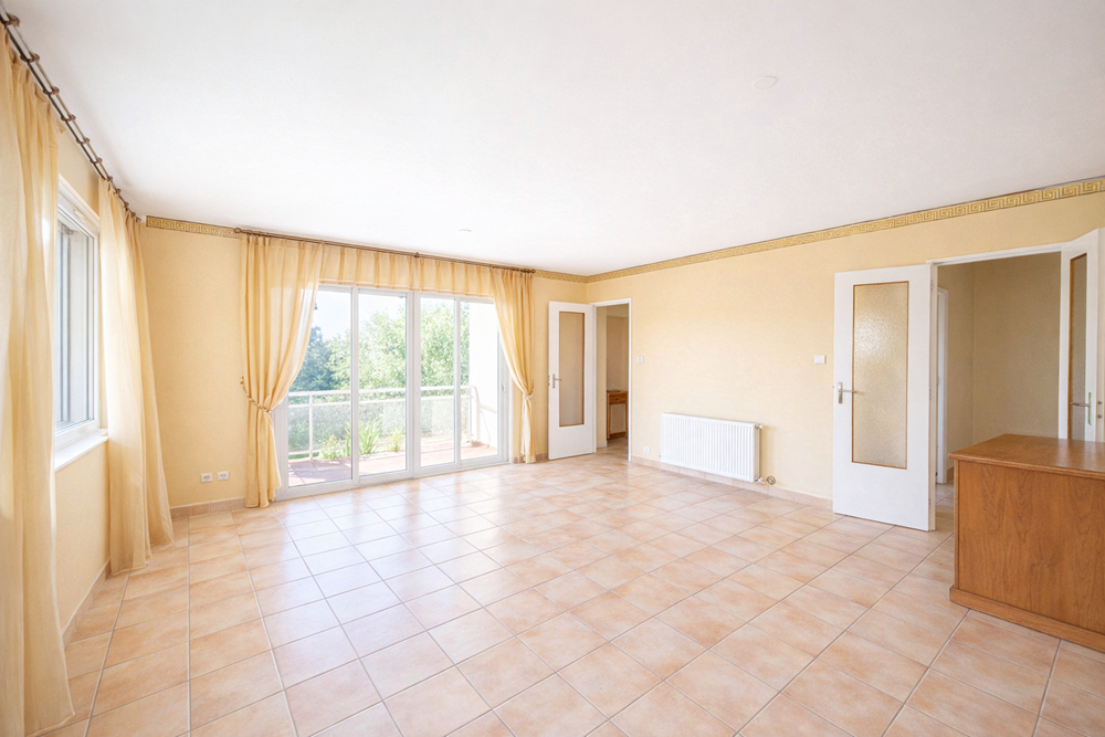 APPARTEMENT - T4 - 3 CHAMBRES - ASCENSEUR - IDEALEMENT SITUE - PLACE DE PARKING - RARE SUR LE MARCHE. photo 2