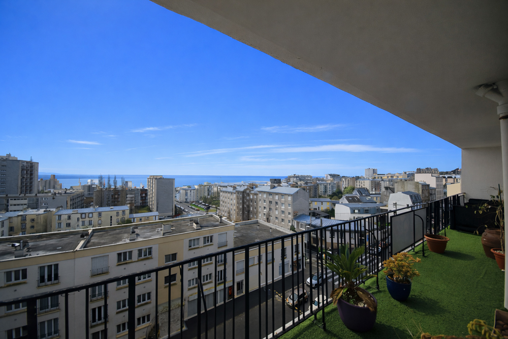APPARTEMENT 98M² - GRANDE PIECE DE VIE - ACSENSEUR - AUCUNS TRAVAUX - RARE - VUE MER PARNORAMIQUE - 3 CHAMBRES - DEUX GARAGES