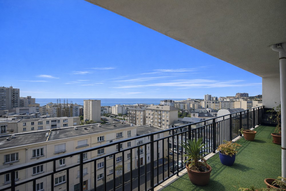 APPARTEMENT 98M² - GRANDE PIECE DE VIE - ACSENSEUR - AUCUNS TRAVAUX - RARE - VUE MER PARNORAMIQUE - 3 CHAMBRES - DEUX GARAGES