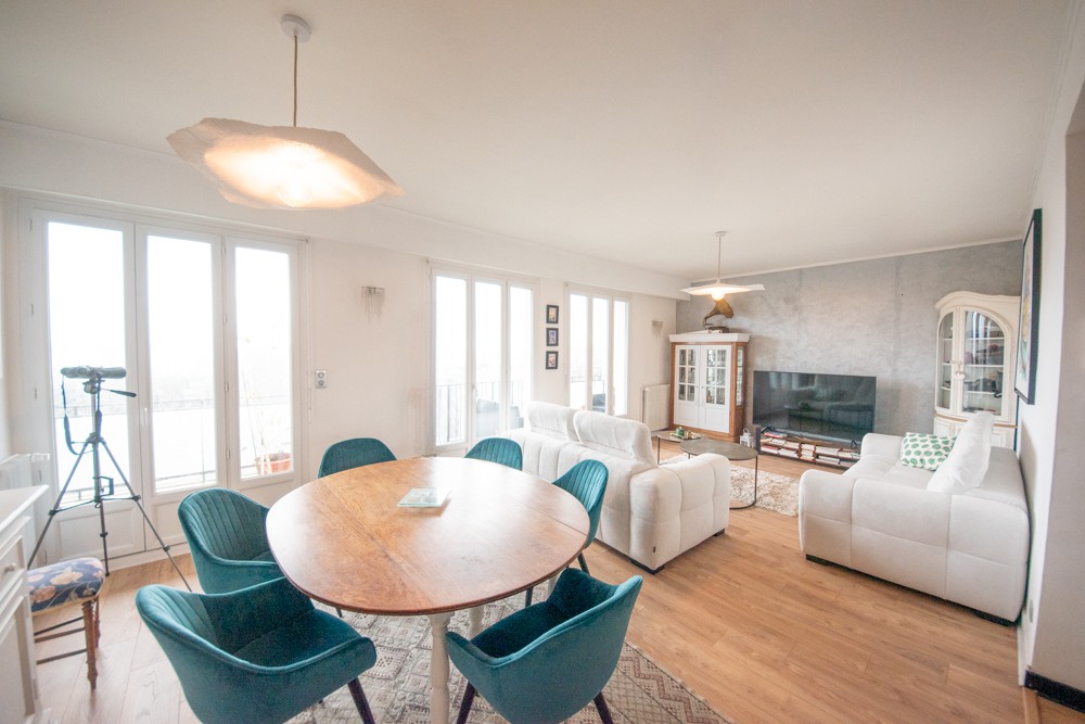 APPARTEMENT 98M² - GRANDE PIECE DE VIE - ASCENSEUR - AUCUNS TRAVAUX - RARE - VUE MER PANORAMIQUE - 3 CHAMBRES - DEUX GARAGES photo 2