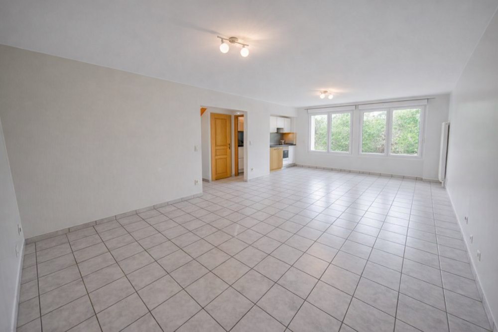 MAISON INDIVIDUELLE T6 115M² DE 1960 - 4 CHAMBRES - GARAGE - BEAU POENTIEL SUR TERRAIN CLOS 600M² photo 2