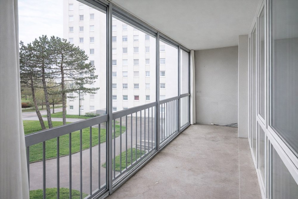 APPARTEMENT - T4 - 3 CHAMBRES - 2EM ETAGE - BEAU POTENTIEL - CHAUFFAGE URBAIN - DPE D - ASCENSEUR.