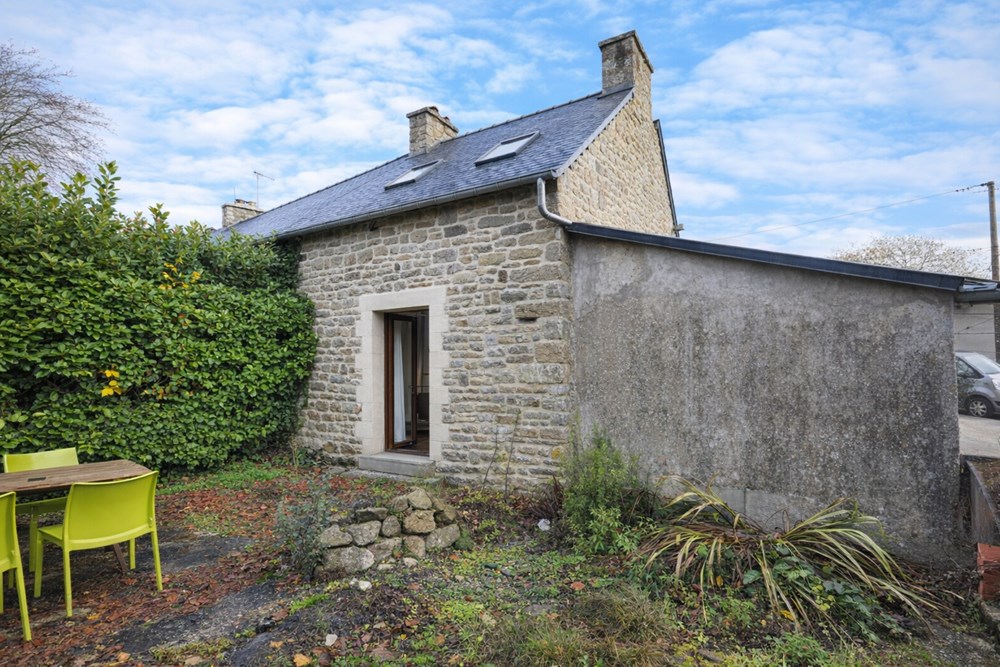 MAISON T2 DE CHARME SUR 200 M² DE TERRAIN - RENOVATION DE QUALITE - EXCELLENT DPE - COUP DE COEUR - RARE photo 2