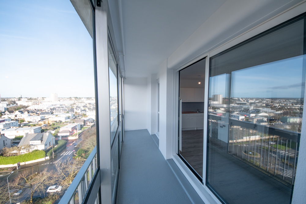 APPARTEMENT T3 - 2 CHAMBRES - RENOVE A NEUF - ASCENSEUR - BALCON - PLACE DE PARKING PRIVEE - CAVE - LOCAL A VELO - COMMERCES ET TRAM A PIED photo 5