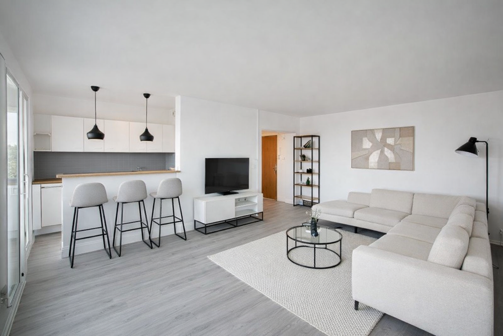 APPARTEMENT T3 - 2 CHAMBRES - RENOVE A NEUF - ASCENSEUR - BALCON - PLACE DE PARKING PRIVEE - CAVE - LOCAL A VELO - COMMERCES ET TRAM A PIED photo 2