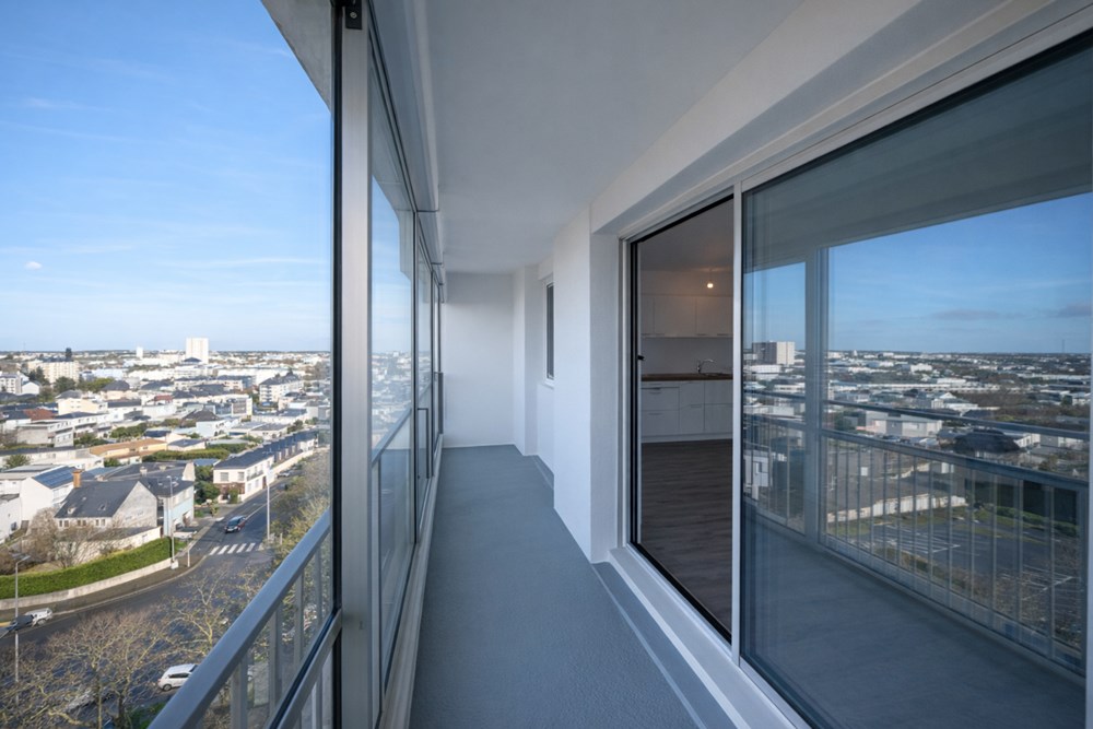 APPARTEMENT T3 - 2 CHAMBRES - RENOVE A NEUF - ASCENSEUR - BALCON - PLACE DE PARKING PRIVEE - CAVE - LOCAL A VELO - COMMERCES ET TRAM A PIED