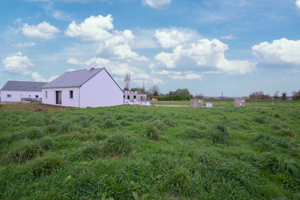 TERRAIN CONSTRUCTIBLE - VIABILISE - 394 M2 - AU BOURG DE CAST- BELLE OPPORTUNITE