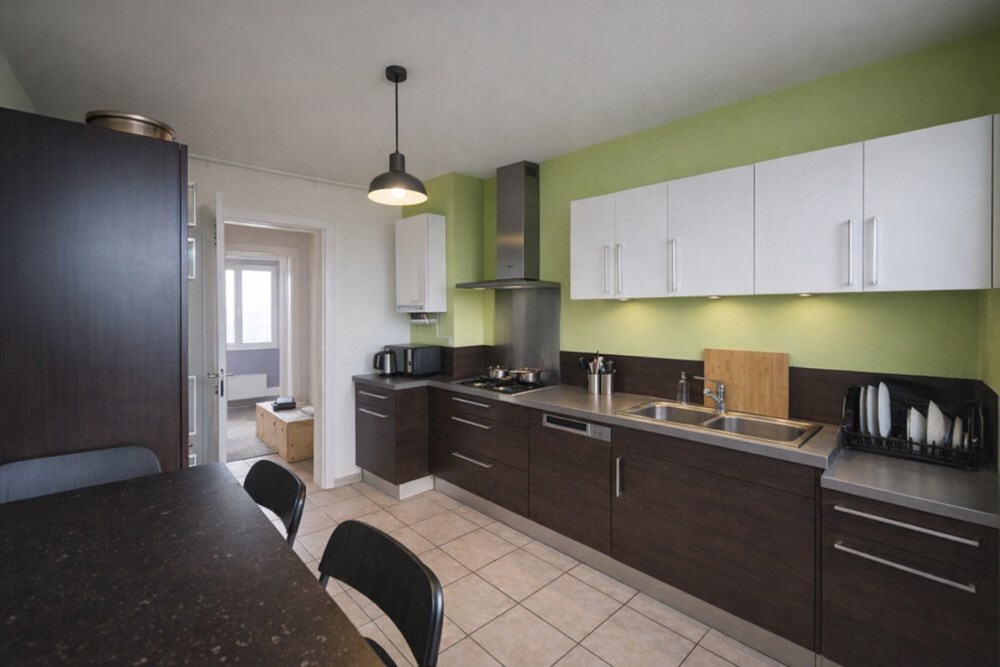 APPARTEMENT - T5 - 4 CHAMBRES - DERNIER ETAGES - LOCATAIRE EN PLACE - IDEAL INVESTISSEUR - PROCHE FACULTE ET ECOLE. photo 2