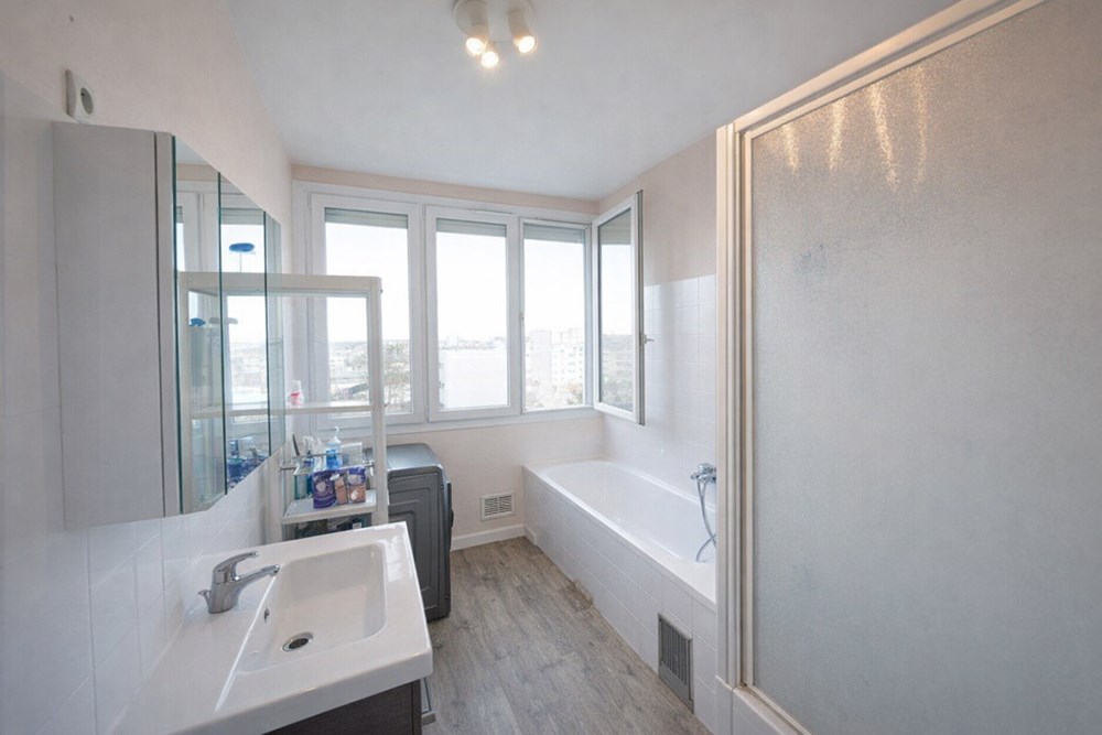 APPARTEMENT - T5 - 4 CHAMBRES - DERNIER ETAGES - LOCATAIRE EN PLACE - IDEAL INVESTISSEUR - PROCHE FACULTE ET ECOLE. photo 4