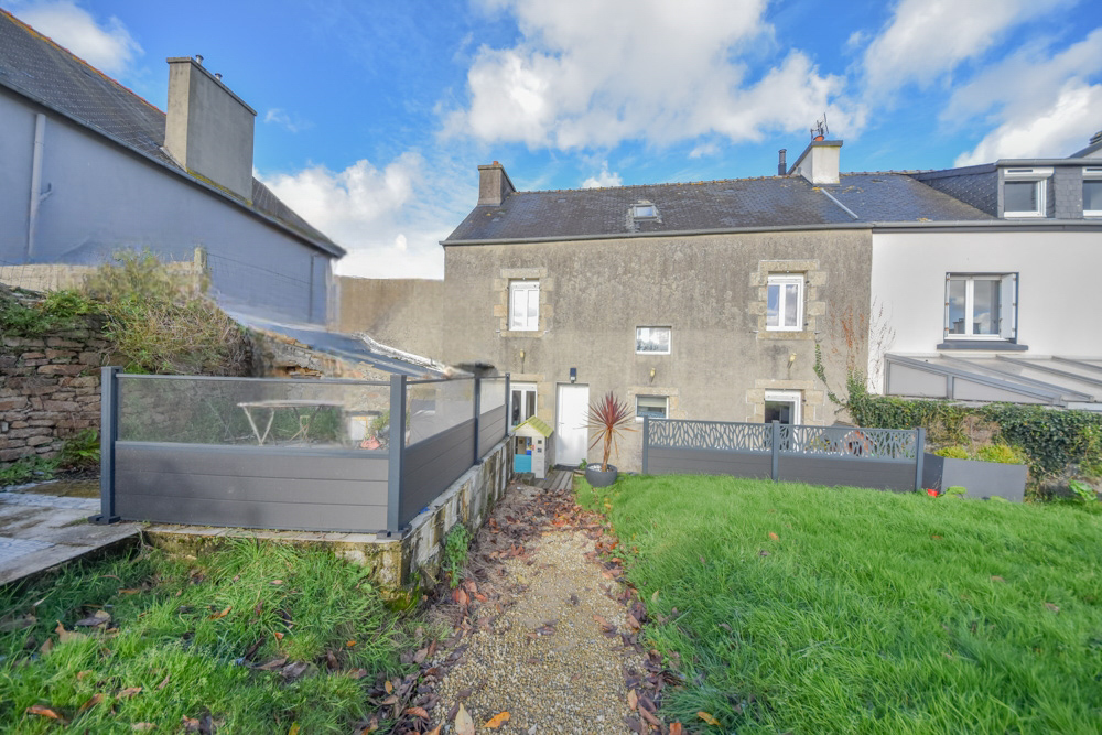 MAISON DE VILLE T6 108M² - 4 CHAMBRES - GARAGE ET PARKING - BEAU POTENTIEL - SUR TERRAIN CLOS DE 485M² photo 5