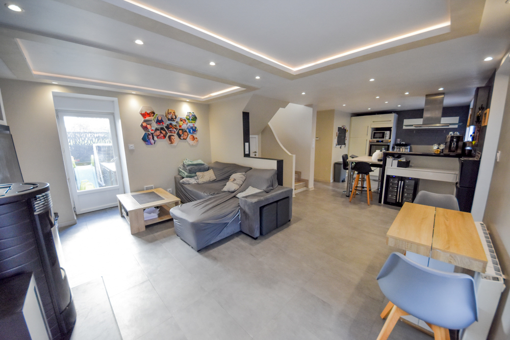 MAISON DE VILLE T6 108M² - 4 CHAMBRES - GARAGE ET PARKING - BEAU POTENTIEL - SUR TERRAIN CLOS DE 485M² photo 2