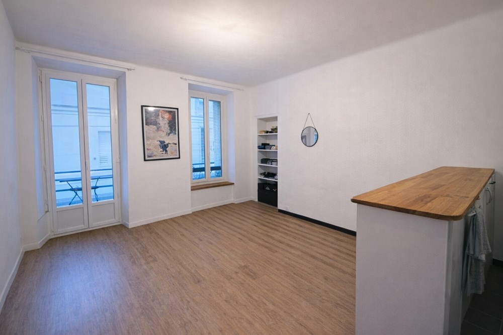 APPARTEMENT T2 - BELLE PIECE DE VIE AVEC CUISINE US - 2ND ETAGE - DOUBLE EXPOSITION - LOYER 420€ HORS CHARGES - RENTABILITE 4.4%