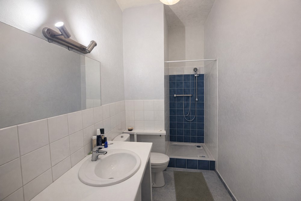 APPARTEMENT T2 - BELLE PIECE DE VIE AVEC CUISINE US - 2ND ETAGE - DOUBLE EXPOSITION - LOYER 420€ HORS CHARGES - RENTABILITE 4.4% photo 4